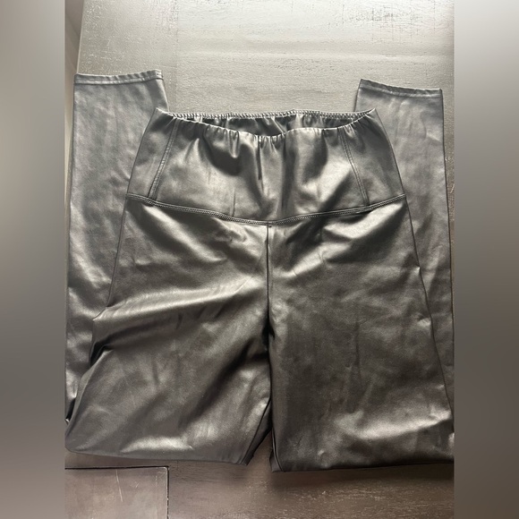 Aritzia Pants - Aritzia  Wilfred Free Daria Pant Vegan Leather Leggings Large